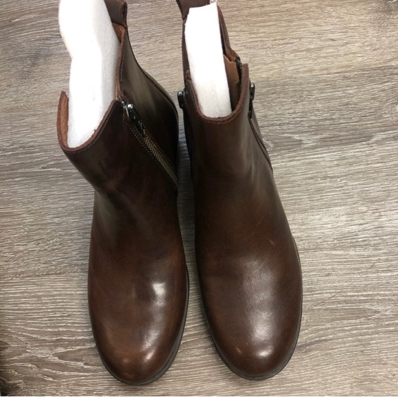 NWOT - BORN Landa Brown Leather Zip Ankle Bootie SIZE 7 - Picture 2 of 7